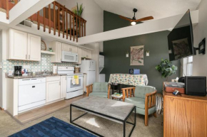 Green Meadow Getaway 2 BR Condo Near the 76 Strip - Stairs Required - FREE TICKETS INCLUDED
